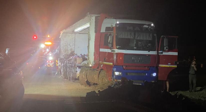 Egy hét után végre segítséget kapott a bajba jutott lengyel kamionsofőr