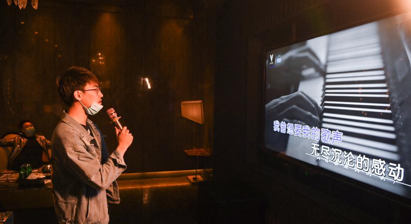 Kína kitiltja az illegális tartalmú dalokat a karaoke bárokból