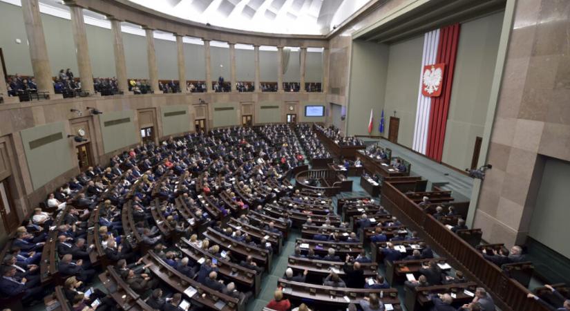 A lengyel parlament megszavazta az Izrael által sérelmezett kárpótlási törvényt