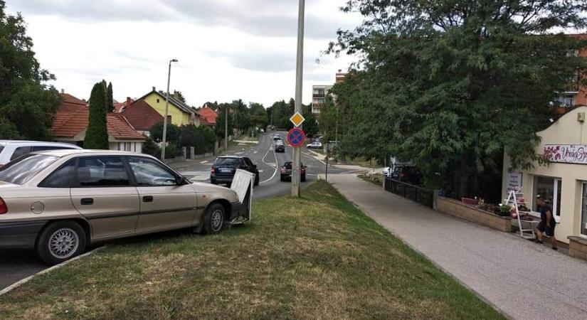 Négy autó ütközött Veszprémben a Füredi és Stadion utcai kereszteződésben