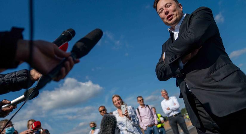 Elon Musk közröhej tárgyává tette Jeff Bezos holdjáróját