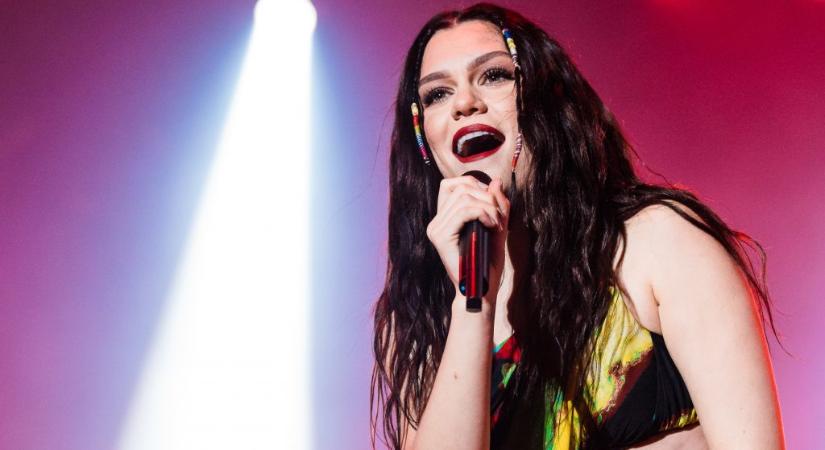 Jessie J a december óta tartó fülbetegsége miatt már énekelni sem nagyon tud