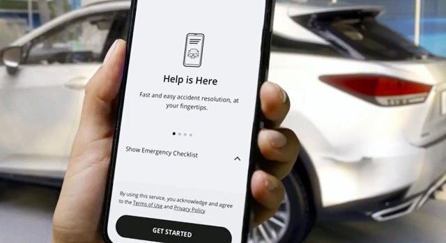 A Lexus mobilappon keresztül segít, ha balesetet szenvedsz