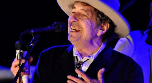 Elcsábította, bedrogozta, leitatta és szexuálisan bántalmazta - beperelték Bob Dylant