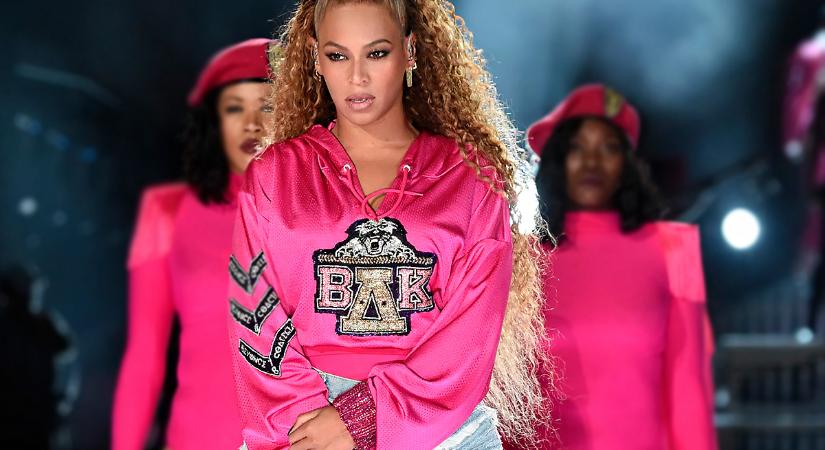 Beyoncé cowgirlnek öltözött, és szexisebb, mint valaha: új kollekciójához készültek a dögös felvételek