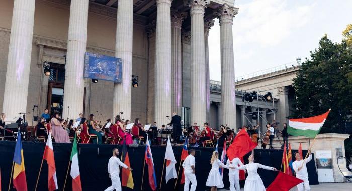 Tizenhat ország tehetségei mutatkoztak be a Kodály Zoltán Ifjúsági Világzenekar koncertjén.