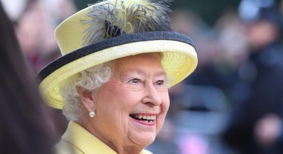 Dagad a botrány: II. Erzsébet beperli unokáját?