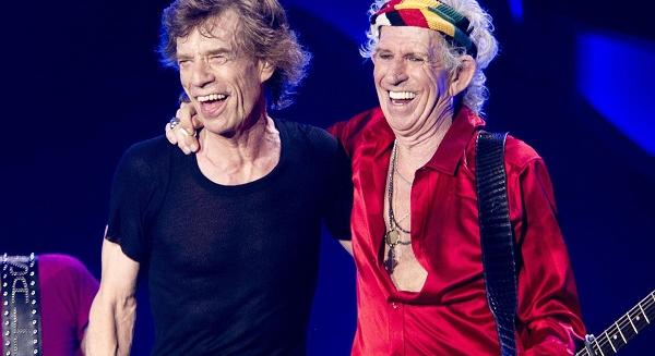 Kis híján feloszlott a Rolling Stones, amikor Keith Richards Mick Jagger nemi szervének méretével viccelődött