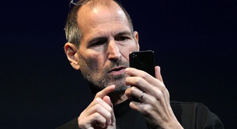 Kiderült: Steve Jobs a halála előtt egy új iPhone-on dolgozott, ami soha nem jelent meg