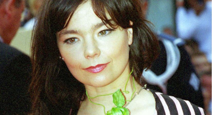 Björk 55 évesen is igazi csodabogár: manapság csak ritkán mutatja meg teljesen az arcát