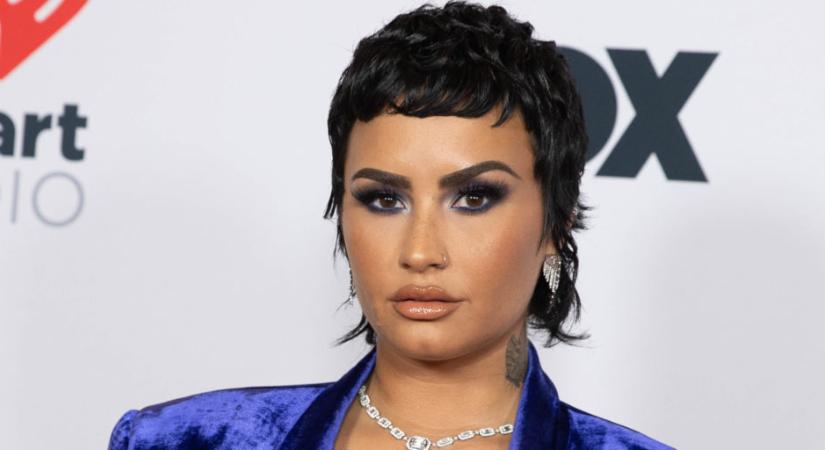 Demi Lovato fürdőruhás fotói felrobbantották a netet
