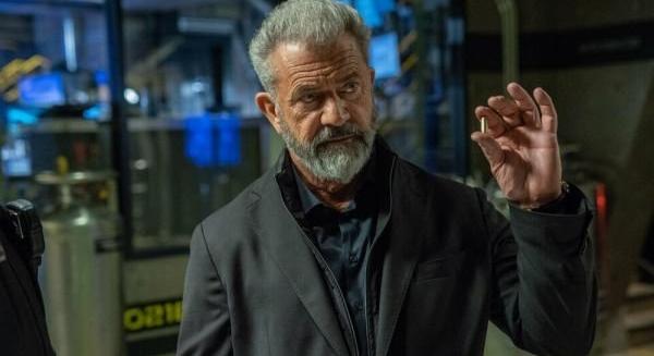 Mi ez az új, időhurkos akció-scifi Mel Gibsonnal, amit mától magyarul streamelhetsz?