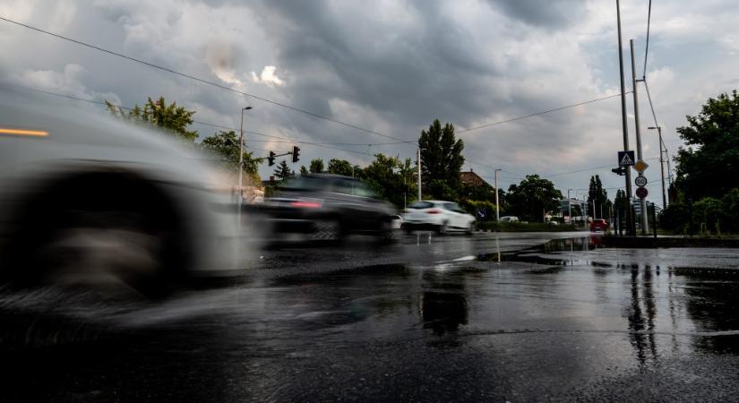 A fél országra figyelmeztetést adtak ki zivatarok miatt