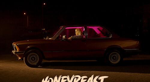 Éjfél után - megérkezett a Honeybeast új klipje