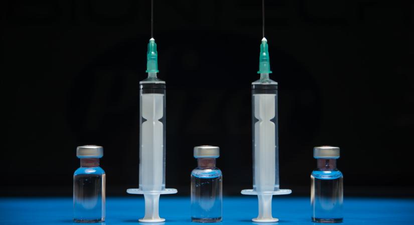 Több mint kétszer annyi antitestet termel a Moderna vakcinája, mint a Pfizeré