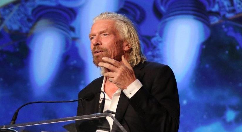 Kirepült az űrbe a milliárdos Branson, komoly büntetést kapott érte