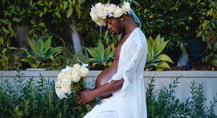 Terhes hassal és virágcsokorral a kezében sokkol Lil Nas X legújabb albumának promóképein