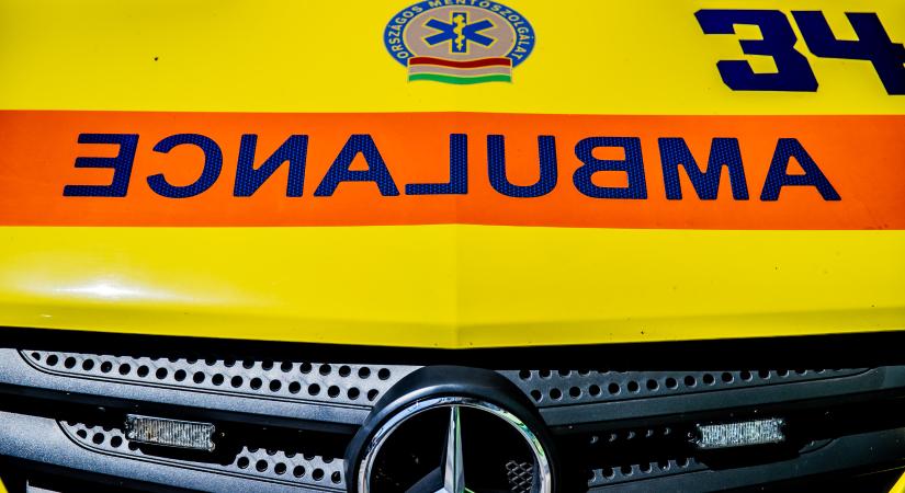 Meghalt a sofőr Dunavarsánynál, az utasa életveszélyben van