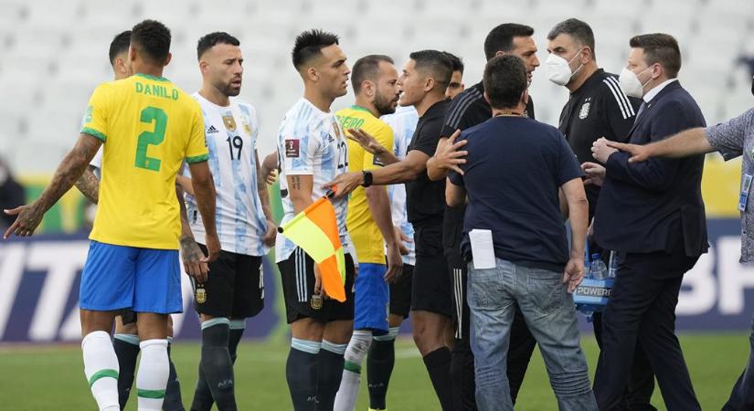 Elképesztő: meccs közben, a pályán tartóztatták le a brazil hatóságok az argentin focistákat