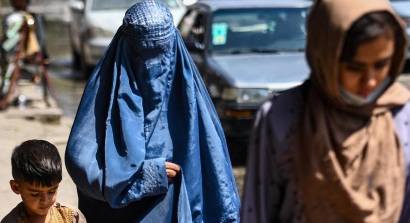 Szigorítottak a tálibok: mostantól így kell öltözködniük az afgán egyetemista nőknek