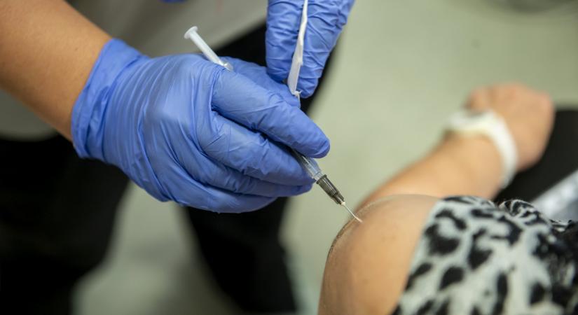 Fogy az idő, oltásra buzdít Áder János: A vakcinákkal szemben nincs helye kételynek