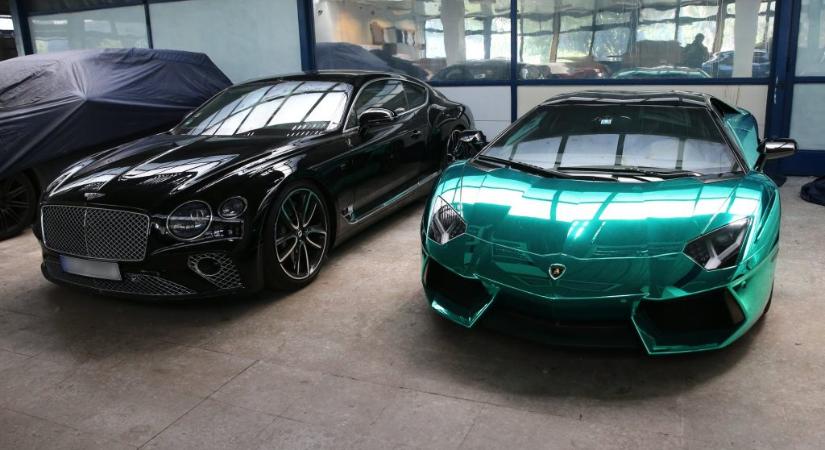 A NAV elárverezi azt a Lamborghinit és Bentleyt, amelyekkel tavaly maszkokat osztogattak Győrben