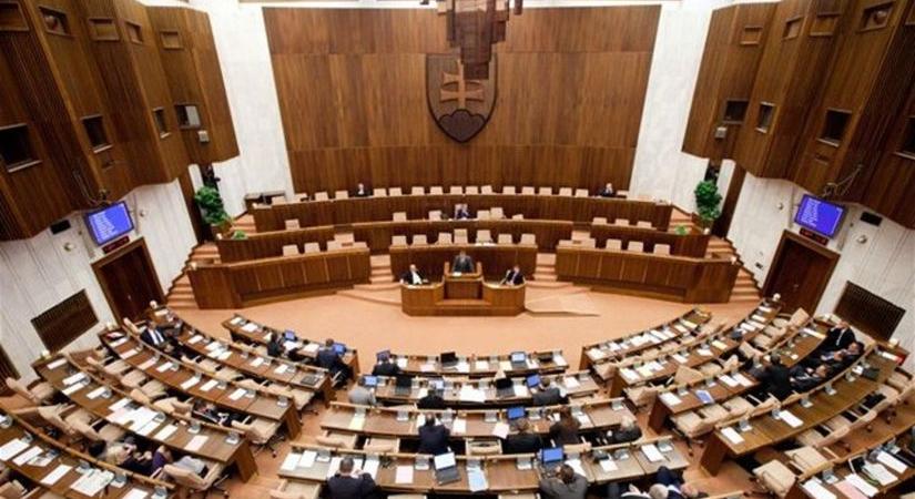 Median-felmérés: Győzne a Hlas, a parlamenti küszöb közelében az Aliancia-Szövetség