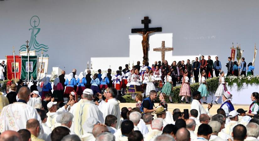 NEK - A Rákóczi Szövetség 700 külhoni középiskolással csatlakozik a pápai szentmiséhez