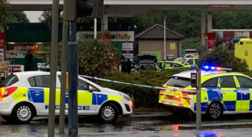 Túszdráma Angliában, késelés történt egy bristoli benzinkútnál