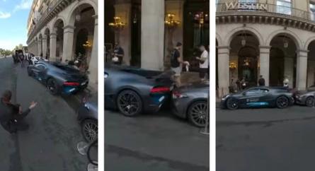 Csúnyán nekitolatott Bugatti Divo hiperautójával egy férfi egy Mercedes CLS-nek