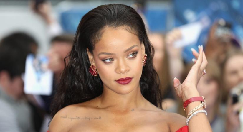 Rihanna egy hatalmas marihuánás ciginek öltözött