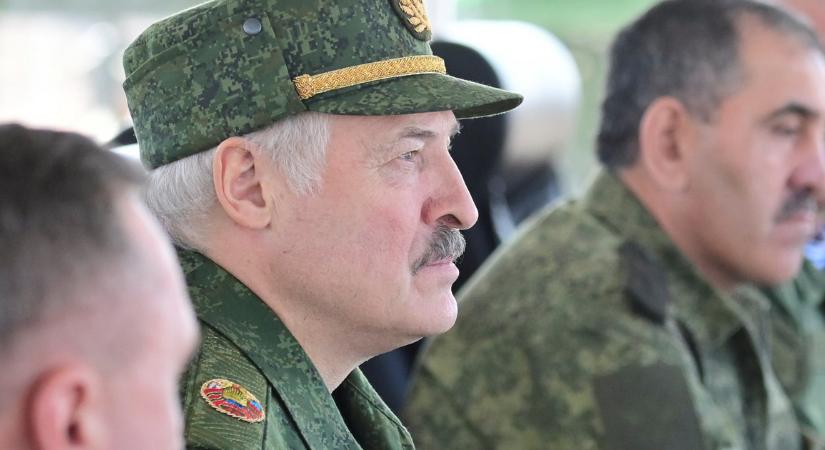 Lukasenka egymilliárd dollárért vesz orosz fegyvert