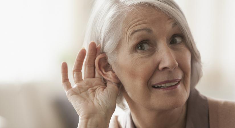 Eldobhatjuk a hallókészüléket? Implantációs műtéttel gyógyítanák a nagyothallást