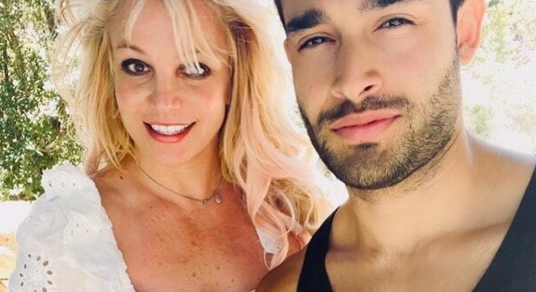 Megkérték Britney Spears kezét, aki heteken belül szabadulhat apja karmai közül