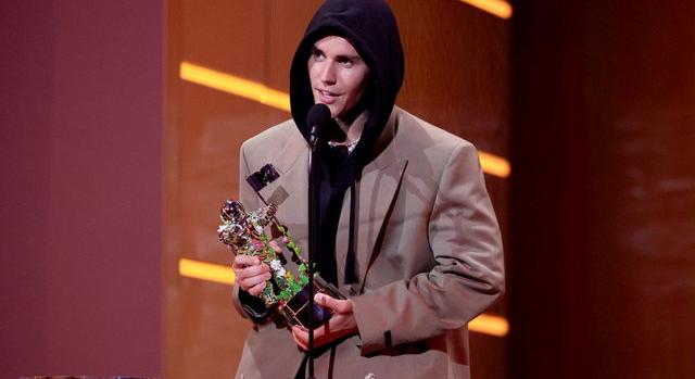 Justin Bieber nyerte az év előadója díjat az MTV VMA gálán