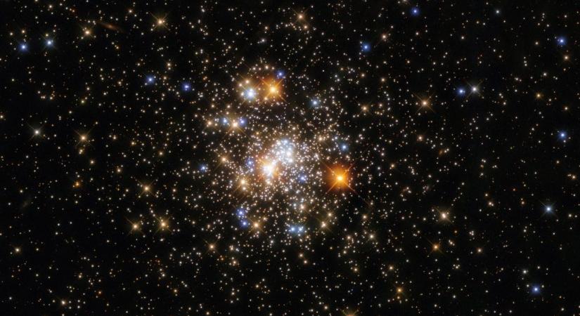 Kozmikus szikrát fotózott a Hubble