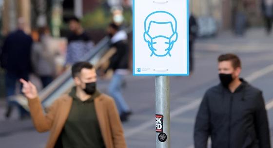 Több budapesti és vidéki középiskolában kötelező maszkot hordani, nem lazítottak a szabályokon
