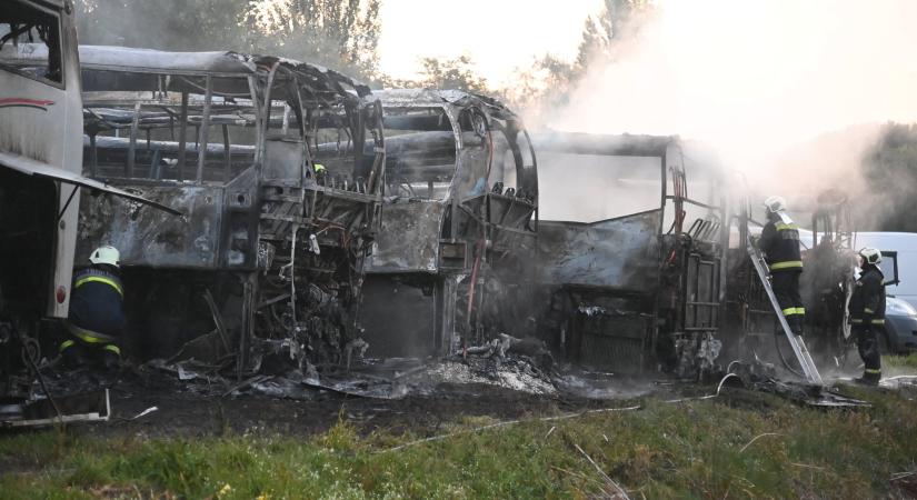 Több busz is kiégett egy dunavarsányi telephelyen