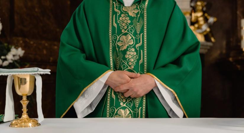Szexpartikon árulta a hívek adományaiból vett drogot egy olasz pap