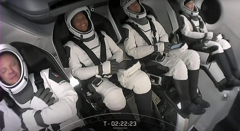 Kizárólag amatőr űrhajósokból álló személyzettel állt Föld körüli pályára egy SpaceX-űrhajó