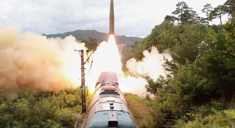 Észak-Korea vasútról indítható rakétarendszert tesztelt