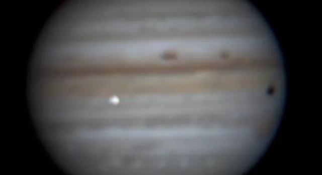 A Jupitert filmezte egy csillagász, amikor váratlan dolog jelent meg a felvételen