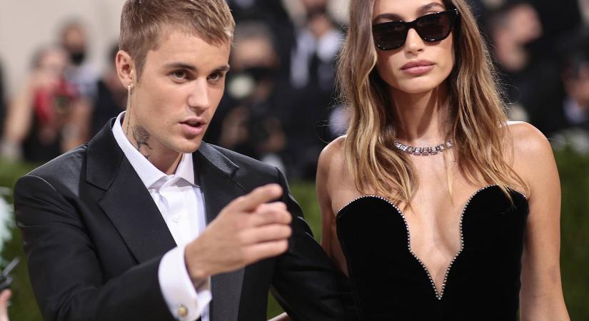 Justin Bieber kiakadt, miután exe rajongói megalázták a feleségét