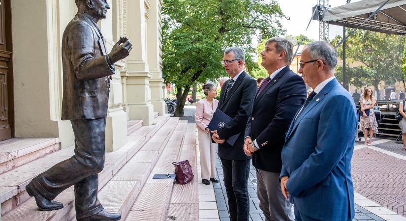 Szent-Györgyi Albert születésének évfordulójára emlékeztek ma a Szegedi Tudományegyetemen