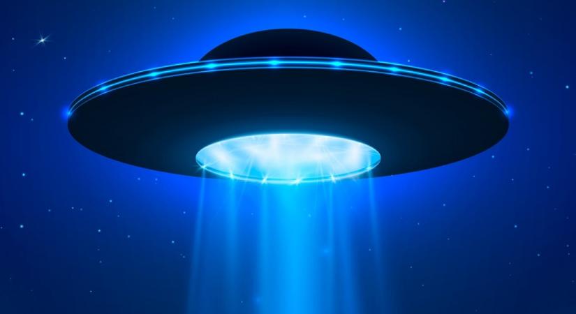 Lefagytak a gyalogosok, mindenki riadtan bámulta az égen felsejlő UFO-t - Videó