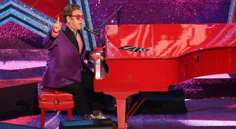 Elhalasztja európai turnéját Elton John