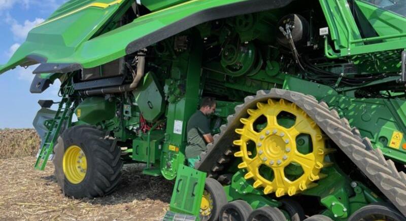 Monumentális, a legújabb aratási technológiát rejti magában és lenyűgöző látványt nyújt – Megérkezett a John Deere X9!