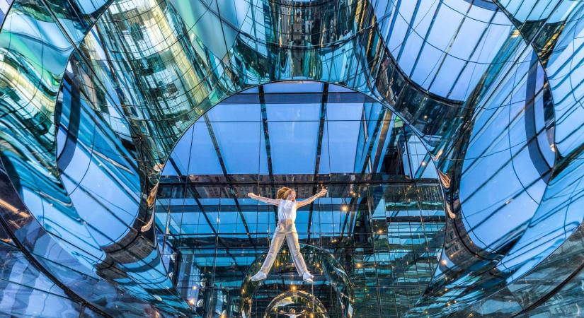Teljes egészében üvegszoba nyújt újszerű kilátást New York-ra