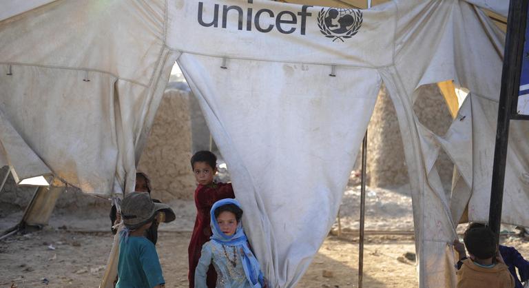 Tízmillió afgán gyerek szorul azonnali segítségre
