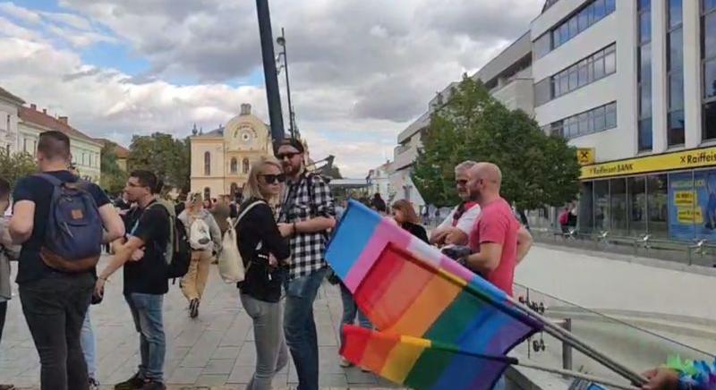 Elindult az első vidéki pride és a buzizás Pécsen – élő közvetítés
